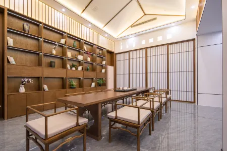 Moshang Qingya Hotel (Guiyang Longdongbao Airport Wushan Valley Branch) Отели в г. Лунли