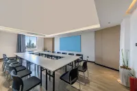 Yibo Hotel (Zhuhai Gongbei Port Fuhuali Store)