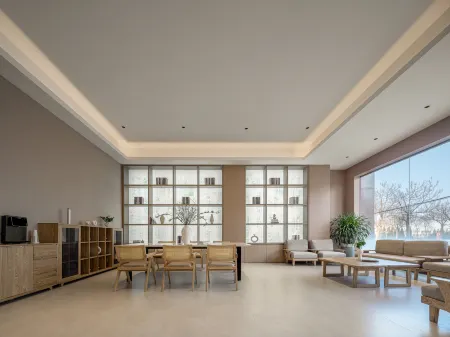 Four Seasons Cloud Hotel Dalian Отели рядом с достопримечательностью «Kaifaqu Walking Street»