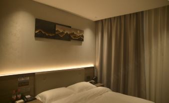 Lingyi Business Hotel (Shanghai Gaoqiao)