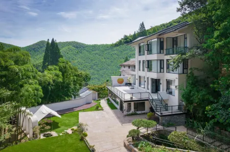 xisanzhuyinshejishihuanshanyeshemeisu Отели рядом с достопримечательностью «Baiyun Mountain Pavilion»