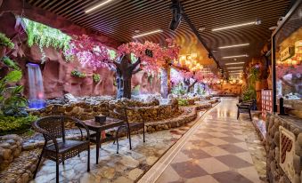 San Chao Hot Spring Town Hotel (Chaozhou Hanjiang Xixi Bidao Tiantouhe Park Branch)