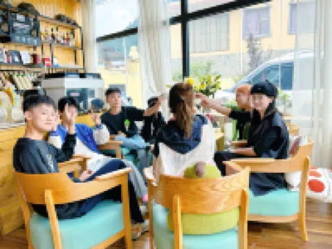 Bomi has a small courtyard homestay