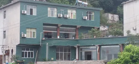 Xingwen Shihai Shu's Homestay Отели рядом с достопримечательностью «Xing Wen Shi Hai»