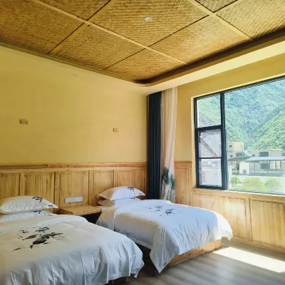 Cizhong Zangxiangge Homestay Hotel in zona Baima Snow Mountain