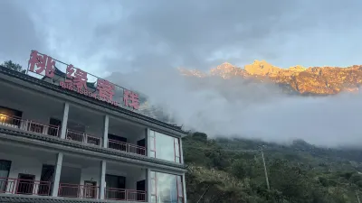 Shangri-La Tiger Leaping Gorge Taoyuan Inn Hotels near Middle Tiger Leaping Gorge, Shangri-La, Yunnan