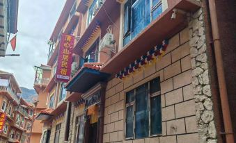 Qingxin Mountain Residence Homestay in Heishui County