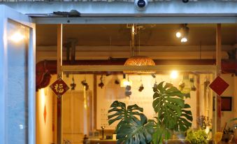 Eco-friendly and Simple-life Hotel
