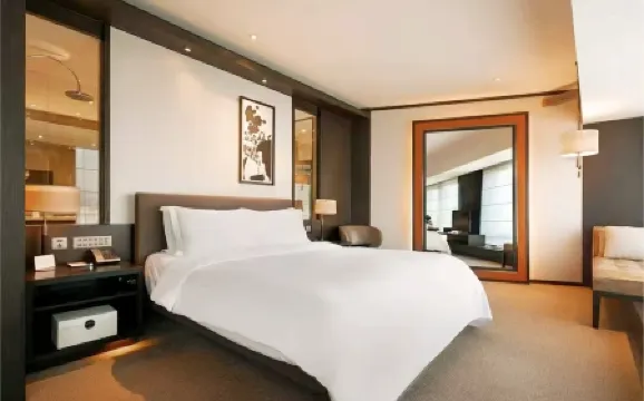 Risheng Apartment (Guangzhou High-speed Railway South Station Dazhou Metro Exit Shop)