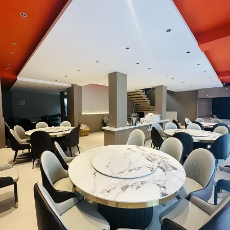 Jingdu Hotel (Shibazhan Forestry Bureau)