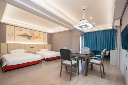 Dingfa Hotel (Xuan'en Gongxiu Cruise Ship) Отели рядом с достопримечательностью «Wenlan Bridge»