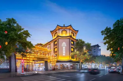 敦煌沙洲夜市北門亞朵酒店 鄰近敦煌鳴沙山月牙泉漠西國際沙漠露營基地的酒店