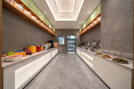 Moshang Qingju Hotel (Xuchang High-speed Railway East Station Central Hospital) Отели рядом с достопримечательностью «Qingyihe Thousand Acres Garden»