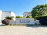 原住華夏酒店（舟山定海寶龍天地店） 鄰近舟山市革命遺址金塘烈士陵園的酒店