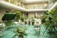 Kaixin Light Luxury Hotel (Dali High-Speed Railway Station Xingsheng Bridge)