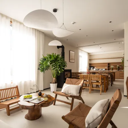 Floral Hotel·Luli · Cloud Retreat — Designer Stay by the Waterfall