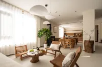 Floral Hotel·Luli · Cloud Retreat — Designer Stay by the Waterfall