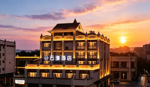 雲漫酒店（西雙版納勐臘星光夜市店） - 3星級