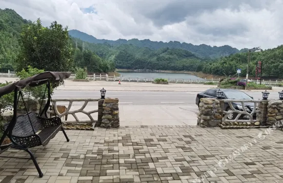 金秀香草湖假日酒店