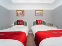 上海市诺言法式旅馆(黄兴路地铁站店) - 法式奢华大床房