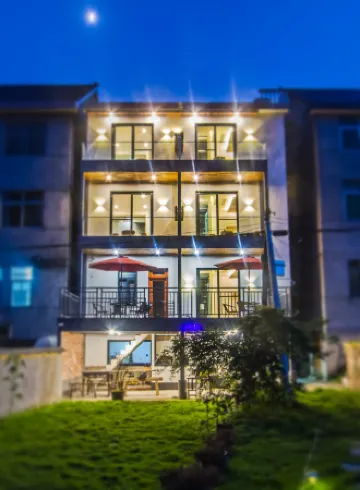 Tonglu Pushe Pool B&B Отели рядом с достопримечательностью «Huxiaoxia Riptide Adventure»