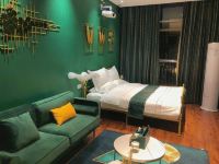 江门Minn酒店 - 热带绿轻奢大床房
