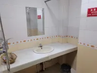 Luoding Huayuan Apartment