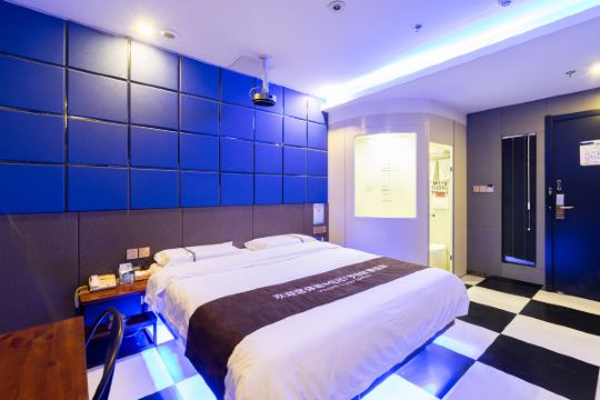 蓝鱼电影主题酒店(威远城南汽车总站店)