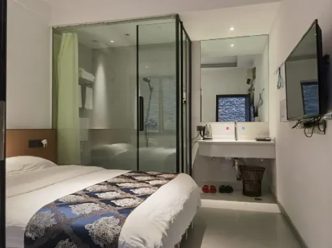 Chongqing Jingyi Chinese Inn (Tongliang Wanda Plaza) Отели рядом с достопримечательностью «CPC Tongliang County Committee Party School»