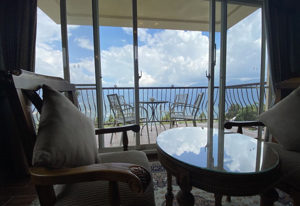 Tsing Ching Baiyun Resort의 청결한 실내 복도