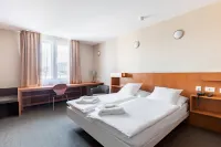 科爾納萬飯店 住宿飯店