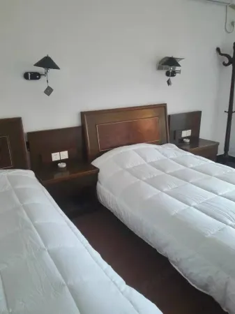 Xinchang Jinqiao Hotel