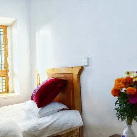 Danba Jiangji B & B