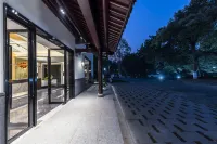 Jianguo HIDDEN Hotel (Nanjing Sun Yat-sen's Mausoleum Area Wutong Avenue) Hotels in Nanjing