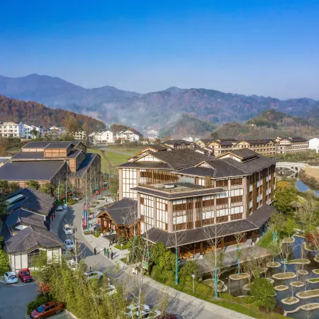 Dousha River Hot Spring Town Hotel