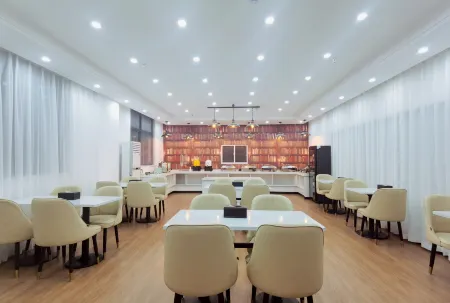 GEM Hotel (Nanjing Dachang Xinhua Road Pedestrian Street) Отели рядом с достопримечательностью «Nanjing University of Information Science & Technology»