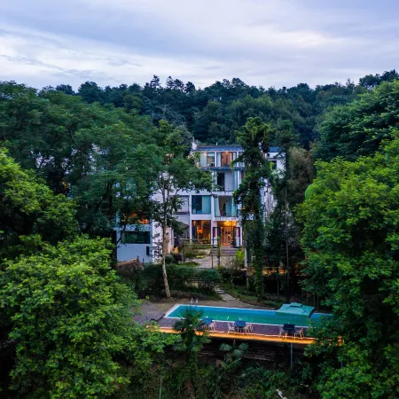 Yichuan Yisu River View Senxi Hostel