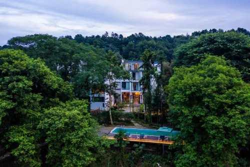 Yichuan Yisu River View Senxi Hostel