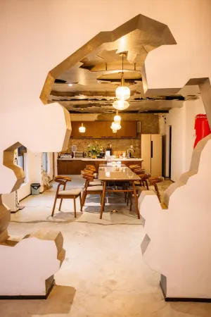 Shedezhijian Guesthouse Отели рядом с достопримечательностью «Rose Garden»