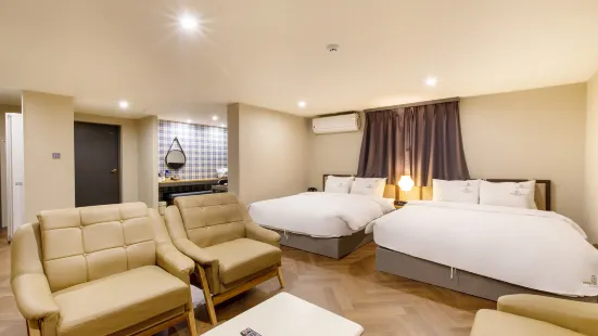 Brown-Dot Hotel Minam