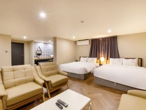 Brown-Dot Hotel Minam