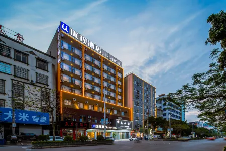 Unitour Hotel (Beihai Hepu High-speed Rail Station Passenger Transport Center)