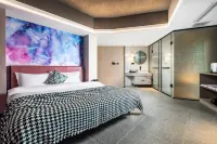 Nanyang Qiangliyang Business Electro-sports Hotel