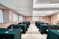 Shengzhou Qinman Hotel (Wuyue Plaza International Convention and Exhibition Center)