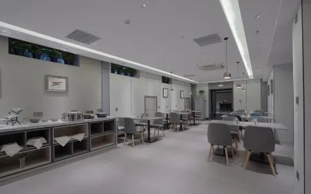 Homeinn Selected Hotel (Harbin Dongda Street The First Affiliated Hospital Metro Station) Отели рядом со станцией Binjiang Railway Station