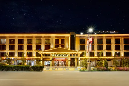 Yongze Lakeside International Hotel Отели в г. Шигадзе