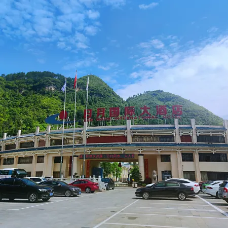 Sun And Moon International  Hotel (Zhenyuan Ancient Town Branch)