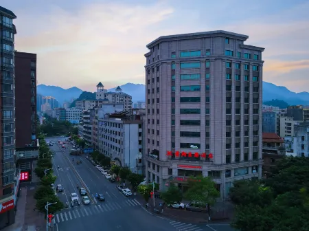 Yunxiang Business Hotel Отели рядом с достопримечательностью «Yunfu Botanical Garden»