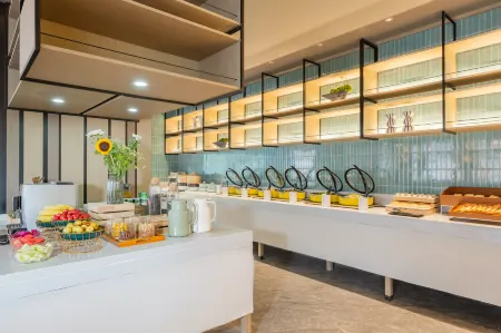 Atour Hotel Shanghai Jiading Juyuan Smart Center Отели рядом с достопримечательностью «Shanghai Guoji Qichecheng-Qiche Zhanlan Center»