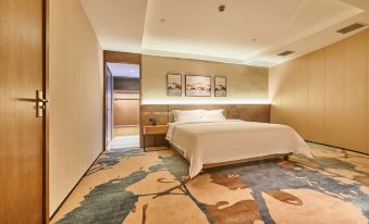 Rezen Longhh Hotel (Zhaoqing Seven Star Cave Sports Center)